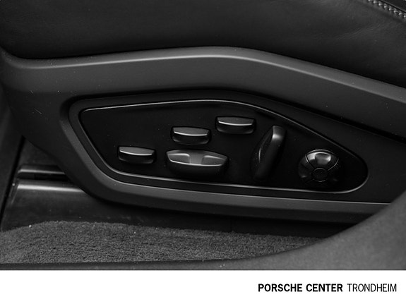Porsche Taycan 21 of 30