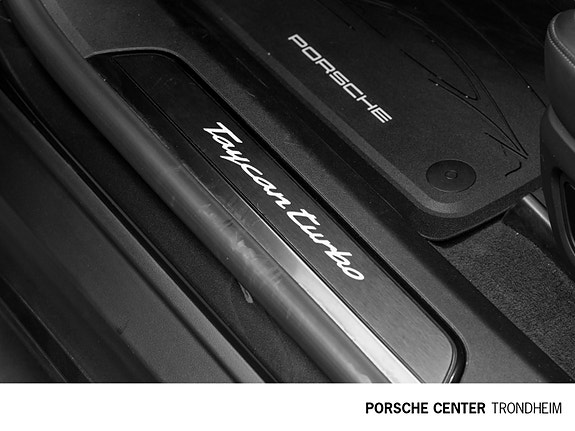 Porsche Taycan 22 of 30