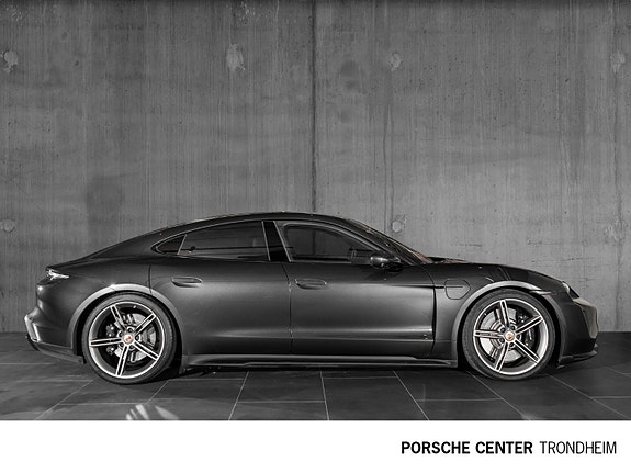 Porsche Taycan 8 of 30