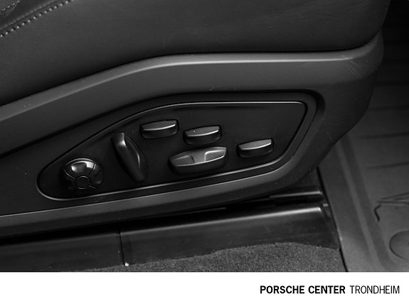 Porsche Taycan 30 of 30
