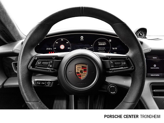 Porsche Taycan 10 of 30