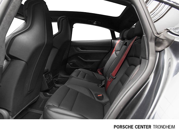 Porsche Taycan 23 of 30
