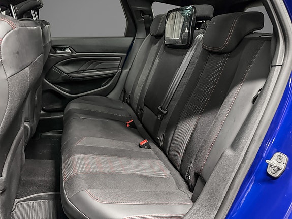 Peugeot 308 SW 18 of 22