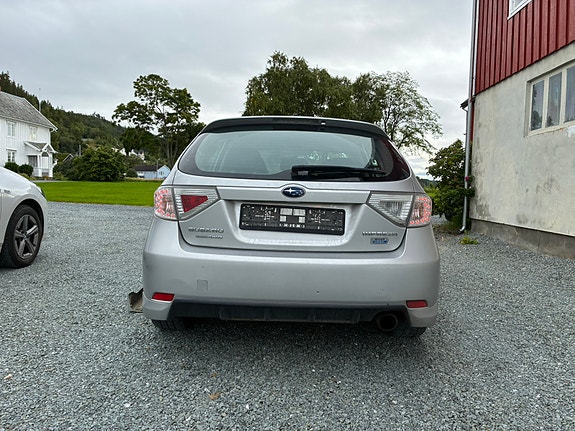 Subaru Impreza 3 of 18