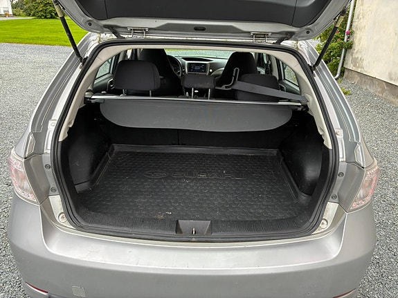 Subaru Impreza 7 of 18