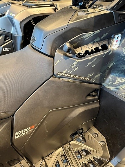Can-Am Outlander MAX 1000R BACK COUNTRY 8 of 10