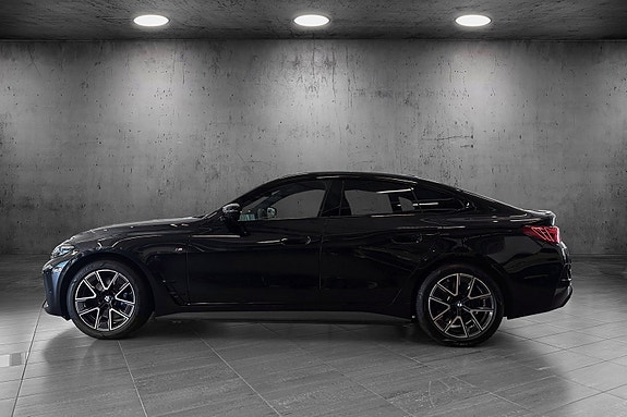 BMW i4 2 of 25