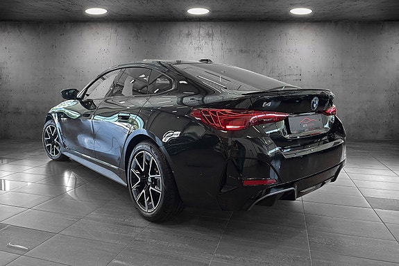 BMW i4 3 of 25