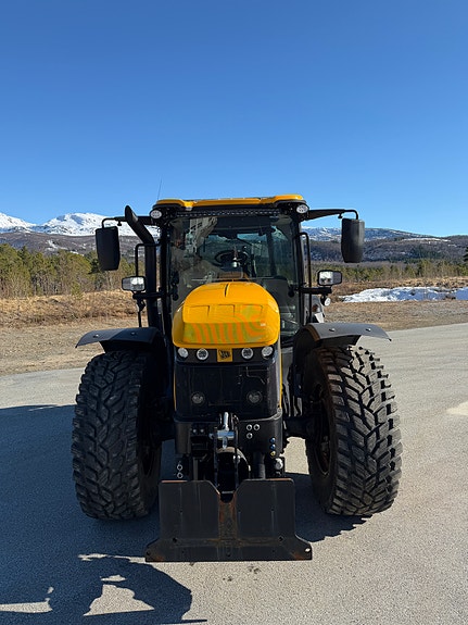 JCB Fastrac 4220 Nordic Edition – kun 664 timer – perfekt for vinterdrift 3 of 6