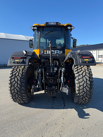 JCB Fastrac 4220 Nordic Edition – kun 664 timer – perfekt for vinterdrift 4 of 6