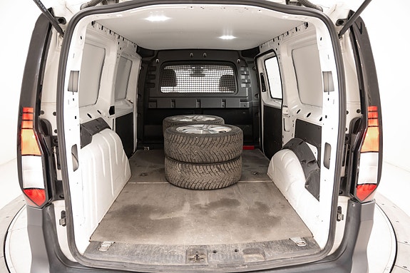 Volkswagen Caddy Maxi 18 of 24