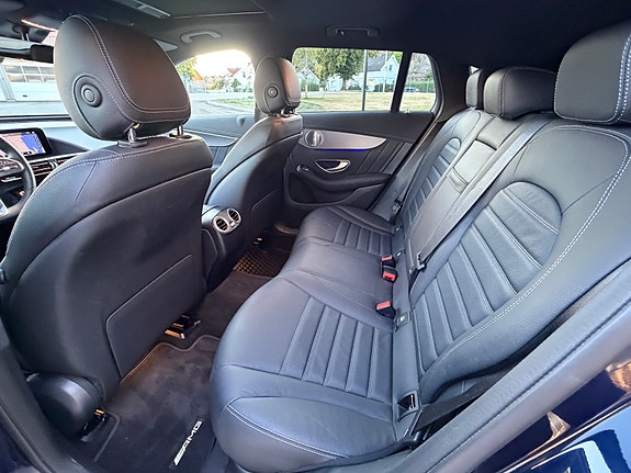 Mercedes-Benz EQC400 8 of 26
