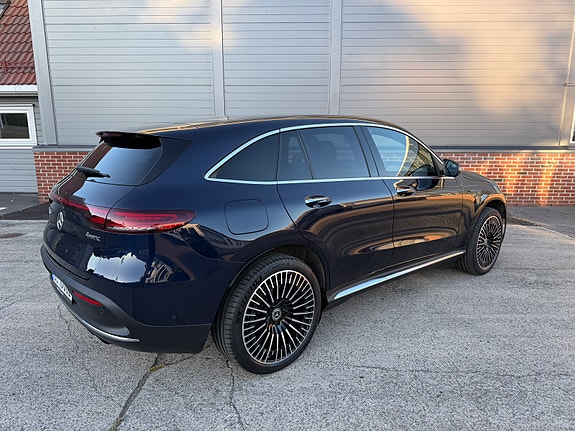 Mercedes-Benz EQC400 4 of 26