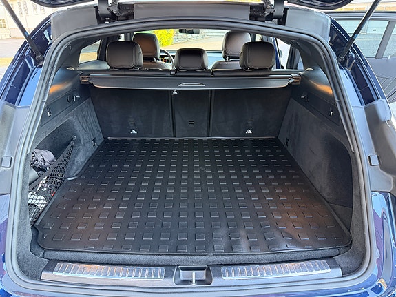 Mercedes-Benz EQC400 21 of 26