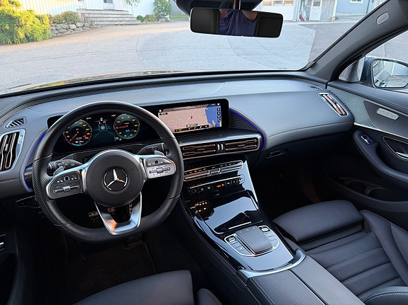 Mercedes-Benz EQC400 17 of 26