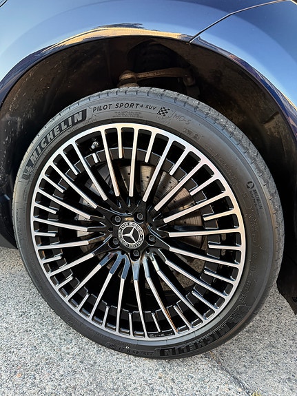 Mercedes-Benz EQC400 24 of 26