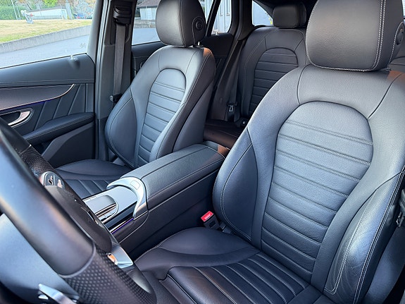 Mercedes-Benz EQC400 7 of 26