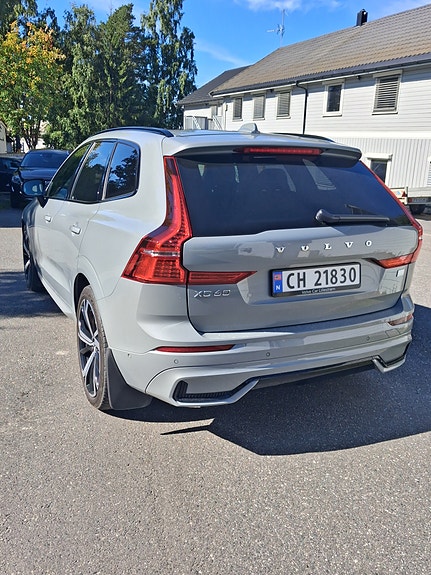 Volvo XC60 2 of 13