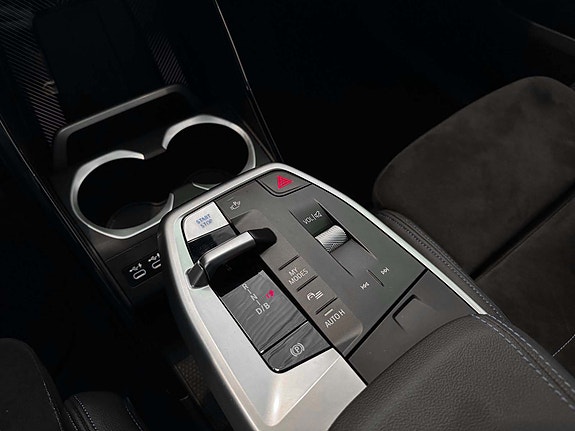 BMW iX1 19 of 27