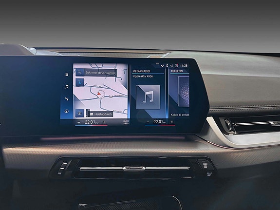 BMW iX1 17 of 27