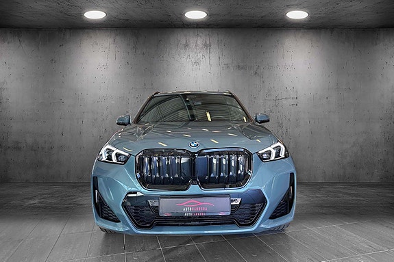 BMW iX1 8 of 27