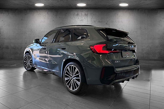 BMW iX1 3 of 27