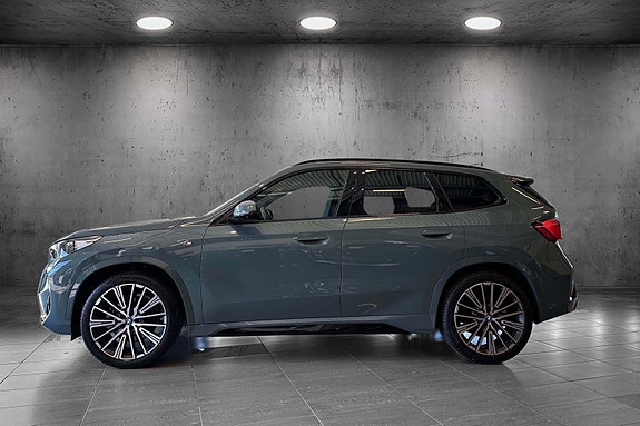 BMW iX1 2 of 27