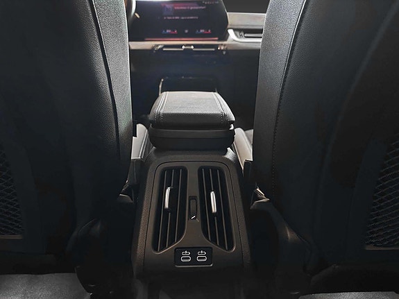 BMW iX1 26 of 27