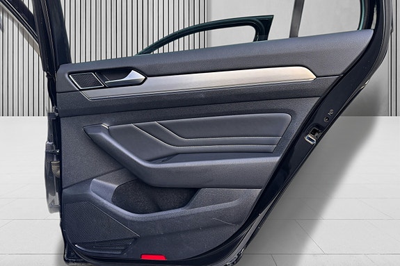 Volkswagen Passat 26 of 30