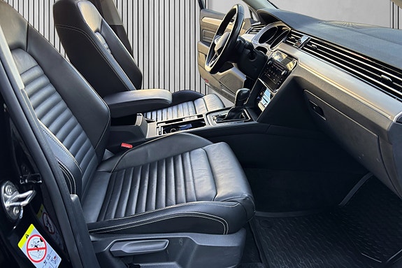 Volkswagen Passat 21 of 30