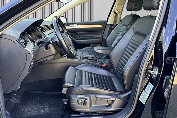 Volkswagen Passat 18 of 30