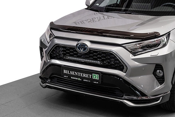 Toyota RAV4 Plug-in Hybrid 2 of 29