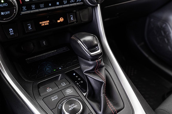 Toyota RAV4 Plug-in Hybrid 19 of 29