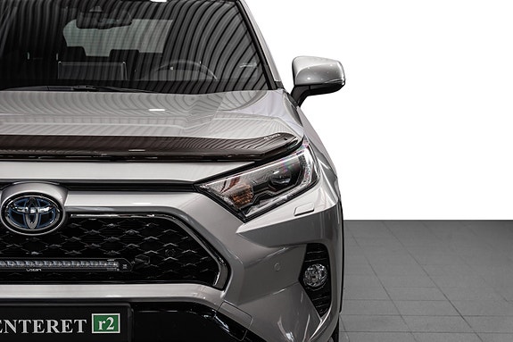 Toyota RAV4 Plug-in Hybrid 4 of 29