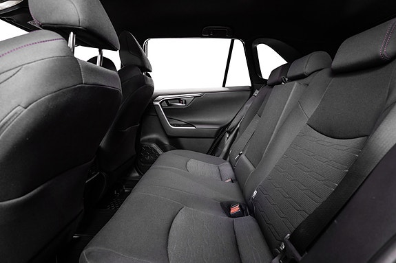 Toyota RAV4 Plug-in Hybrid 13 of 29