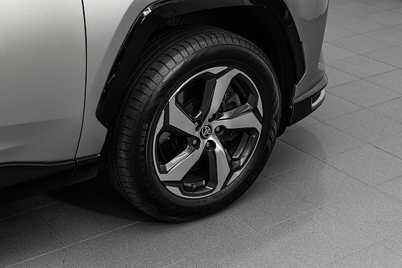 Toyota RAV4 Plug-in Hybrid 9 of 29