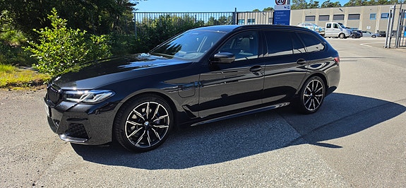 BMW 530e 2 of 23