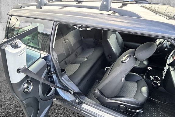 MINI Cooper 13 of 16