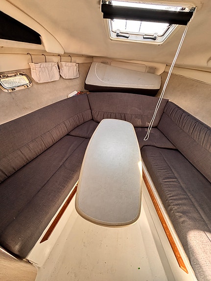 Bayliner 2655 Ciera – 5.7 V8, baugpropell, landstrøm og dieselvarmer 9 of 26