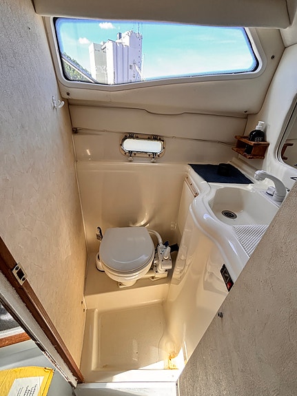 Bayliner 2655 Ciera – 5.7 V8, baugpropell, landstrøm og dieselvarmer 16 of 26
