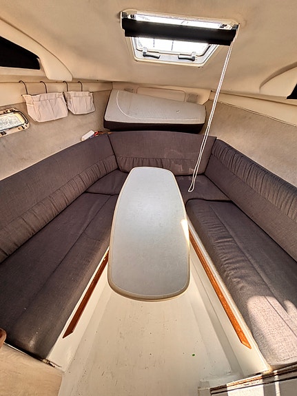 Bayliner 2655 Ciera – 5.7 V8, baugpropell, landstrøm og dieselvarmer 10 of 26
