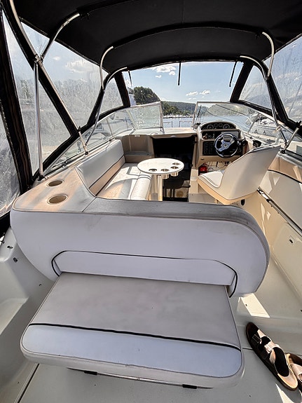 Bayliner 2655 Ciera – 5.7 V8, baugpropell, landstrøm og dieselvarmer 20 of 26