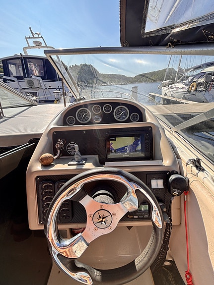 Bayliner 2655 Ciera – 5.7 V8, baugpropell, landstrøm og dieselvarmer 4 of 26