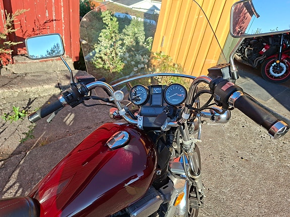 Honda VF 750 CUSTOM 2 of 5