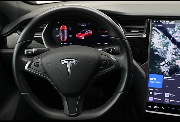 Tesla Model S 10 of 19