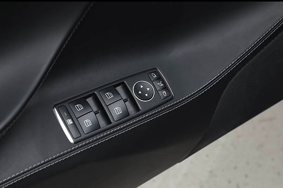 Tesla Model S 7 of 19