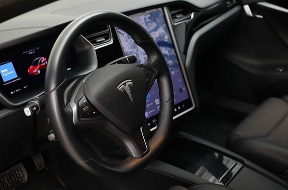 Tesla Model S 8 of 19