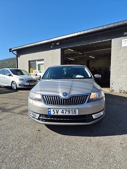 Skoda Rapid 2 of 30