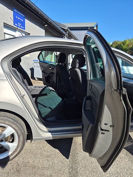 Skoda Rapid 11 of 30