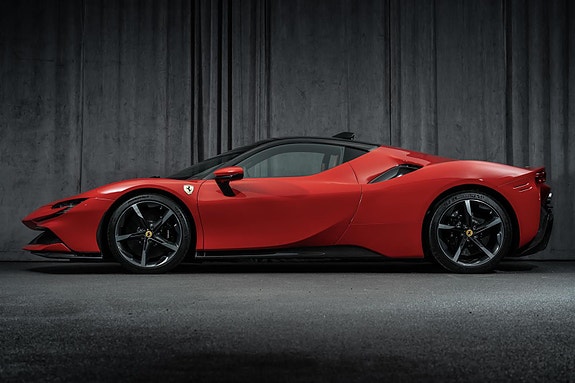 Ferrari SF90 Stradale 2 of 30